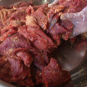 nguyên liệu trong cách làm khô bò phơi nắng
