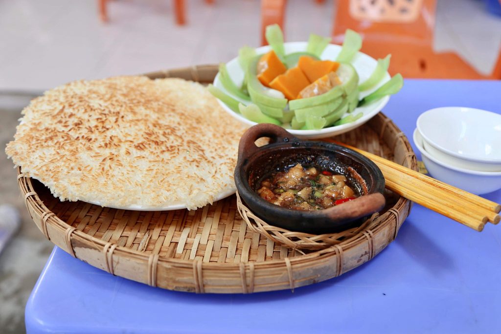 cơm cháy cố đô ăn là nghiền